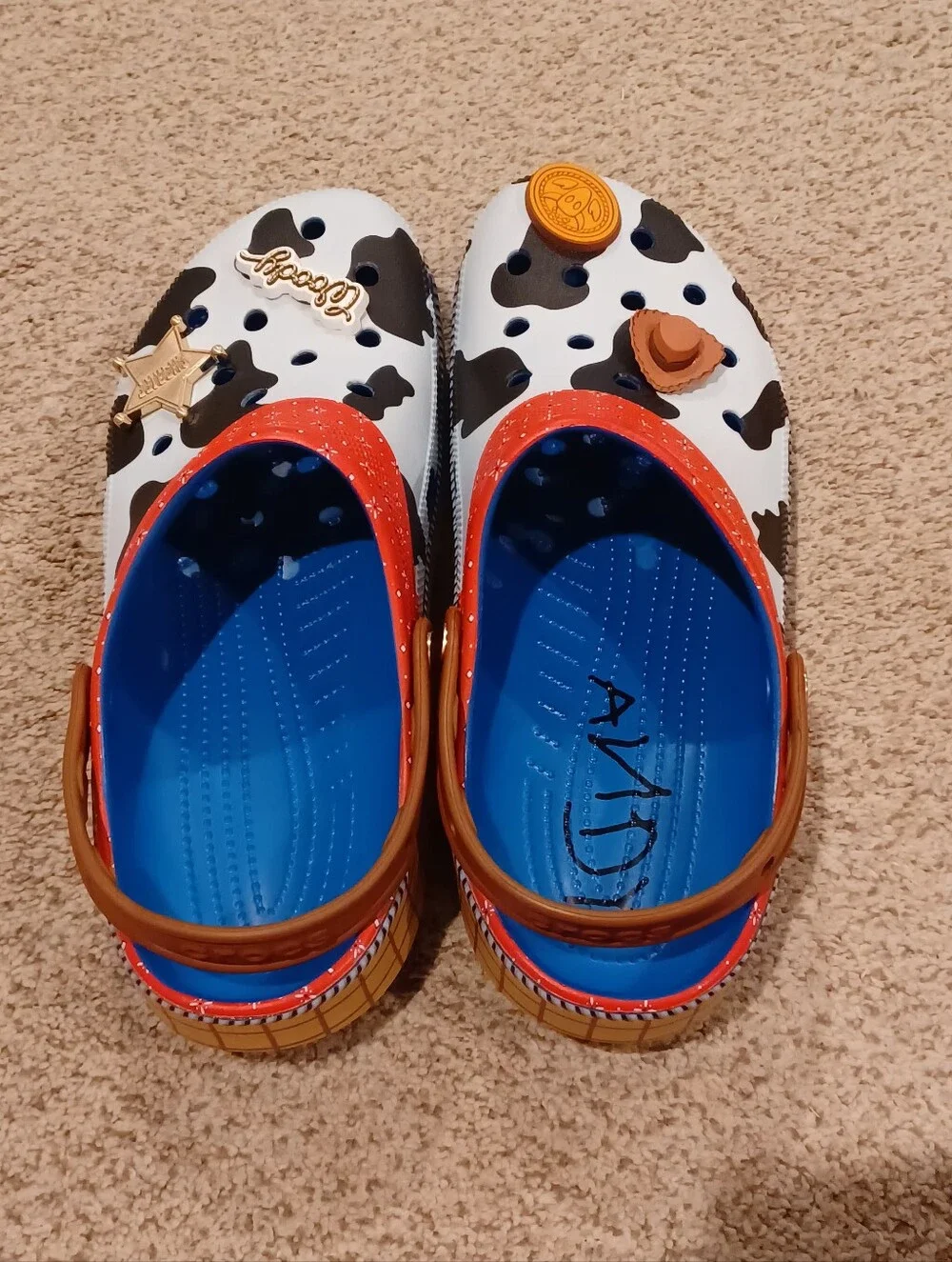 Crocs Classic Clog Toy Story Woody edition W/ character Jibbitz™ charms. Size 12